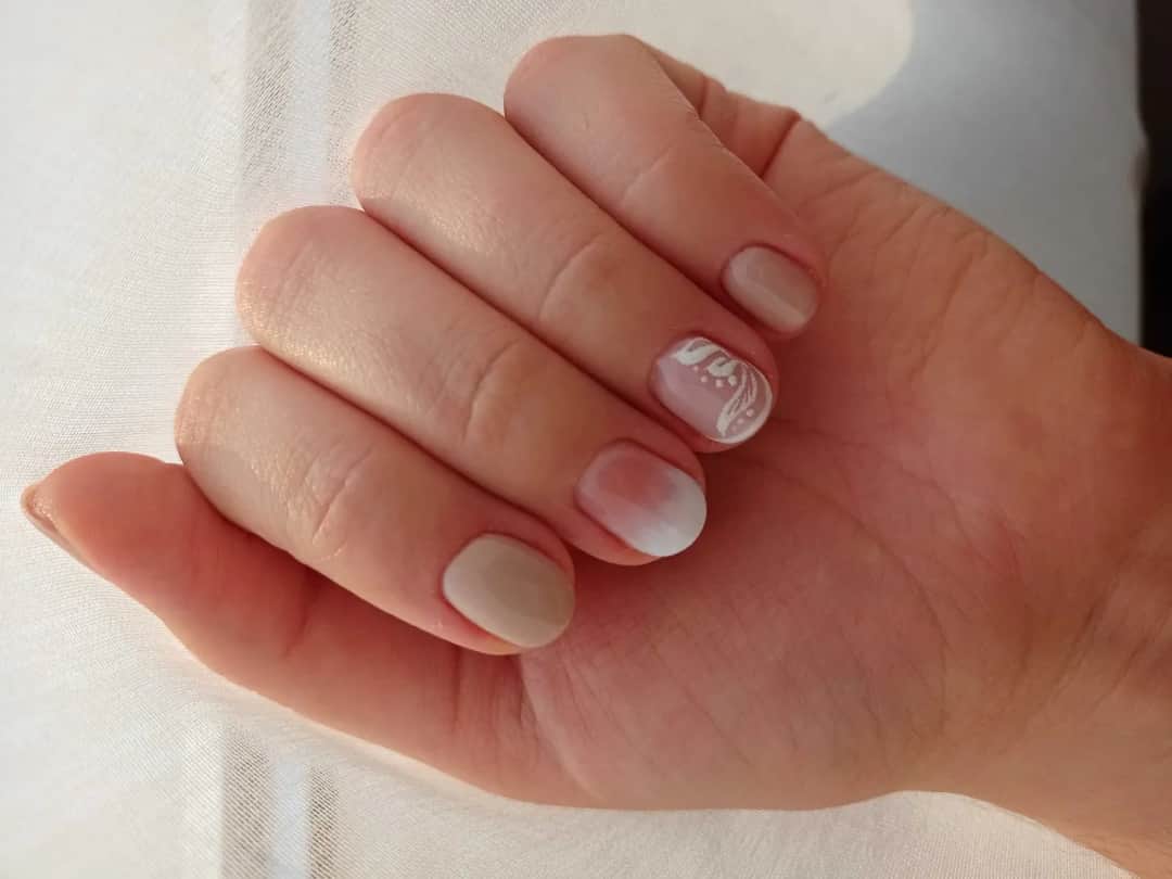 Jaki manicure wybrać, aby uniknąć zniszczenia paznokci i wyglądać pięknie?