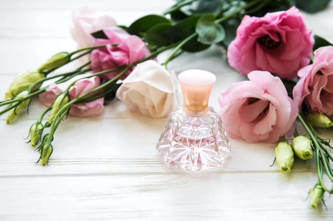 Jak zrobić perfumy w domu - proste przepisy na wyjątkowe zapachy