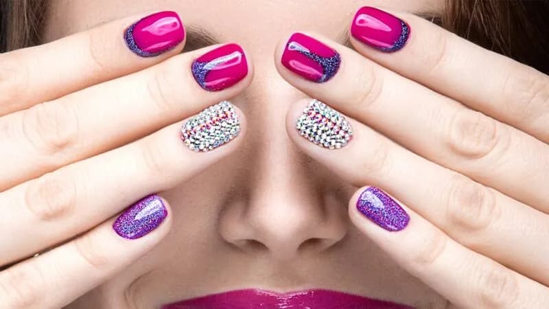 Czym zmyć manicure hybrydowy, aby nie uszkodzić paznokci?