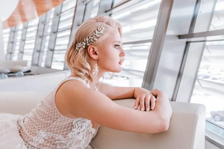 Fryzury na wesele krótkie włosy jak zrobić – piękne stylizacje krok po kroku