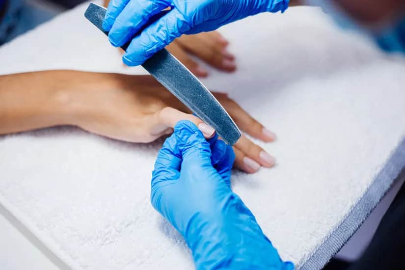 Manicure biologiczny na czym polega - poznaj jego korzyści i techniki