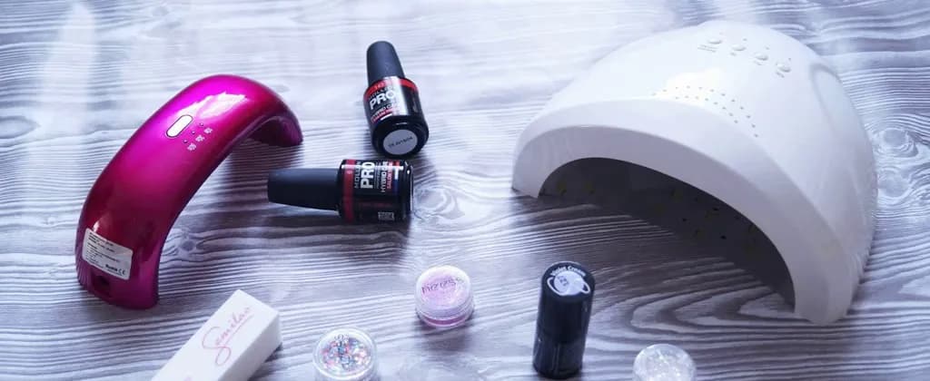 Jaki zestaw do manicure hybrydowego kupić, aby uniknąć rozczarowania?