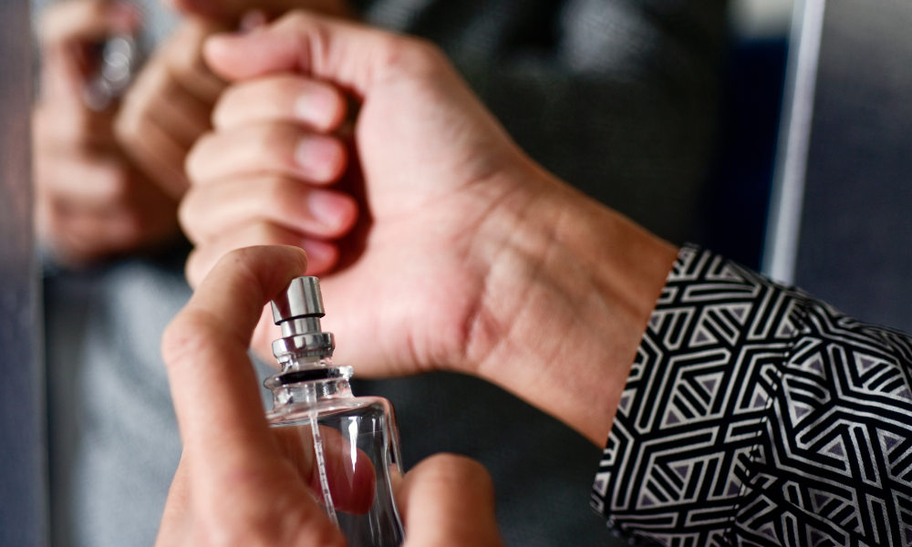 Jak dobrać perfumy dla swojego partnera?: Poradnik dla kobiet i mężczyzn.